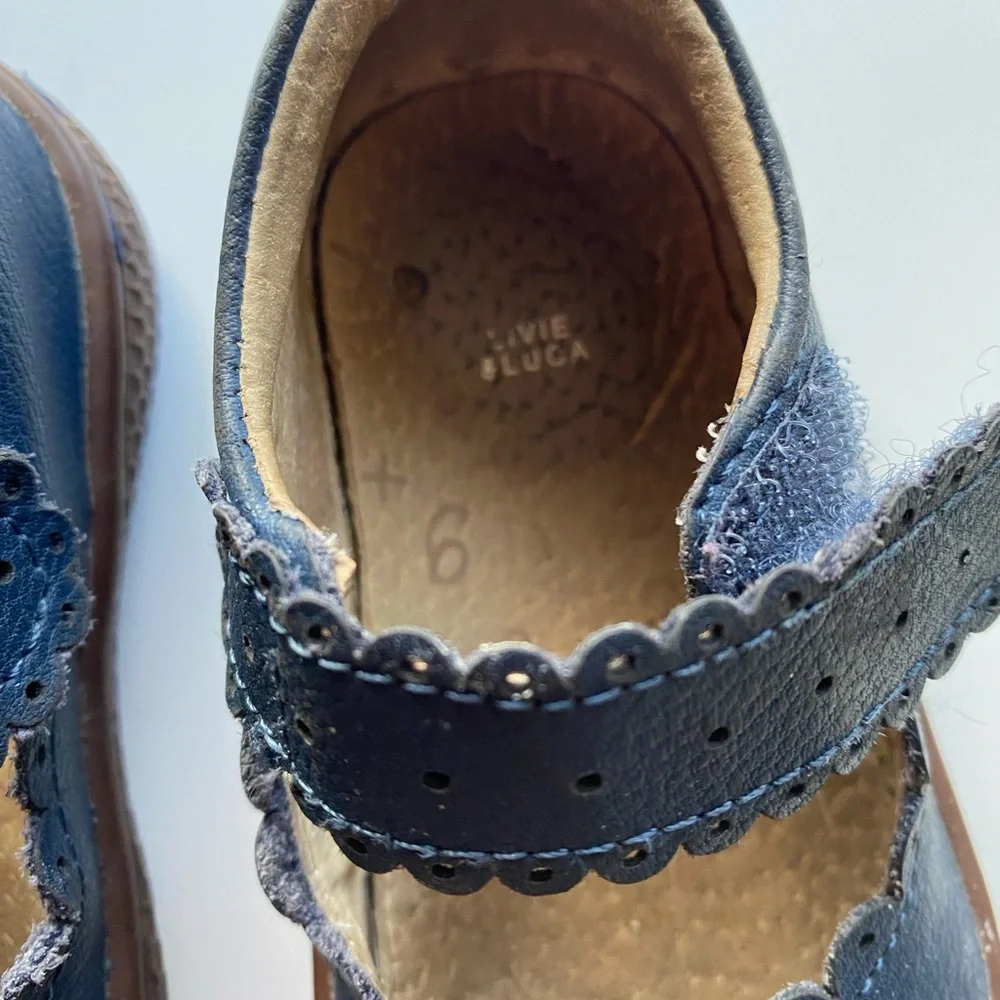 Livie & Luca Navy Mary Jane Shoes / Size 4C / Play